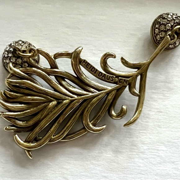 Heidi Daus 🆕 “Pretty As A Peacock” 🦚 feather magnetic pendant enhancer - Picture 8 of 13